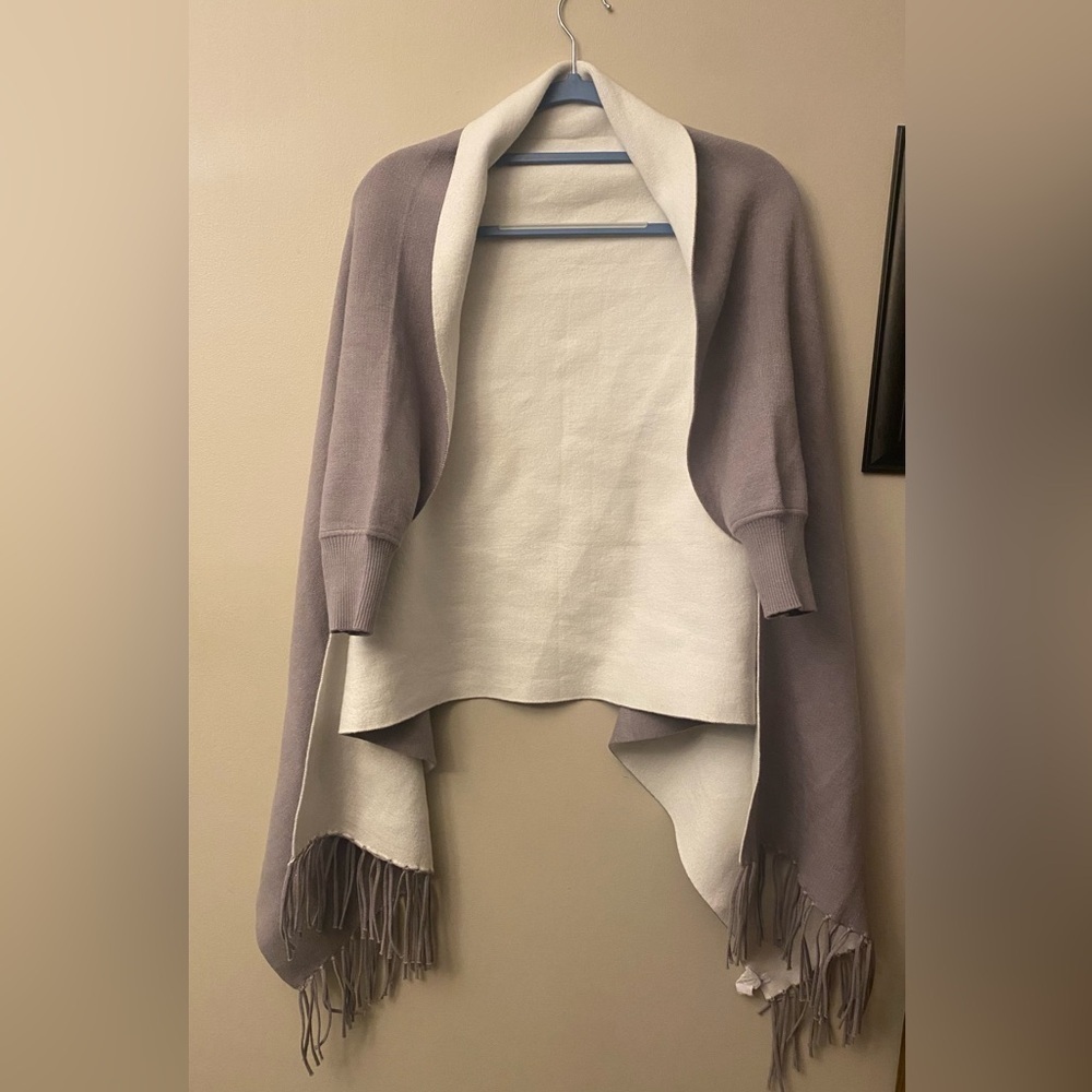 Mersea travel wrap reversible Gray/ white Fringe Scarf - Picture 8 of 11